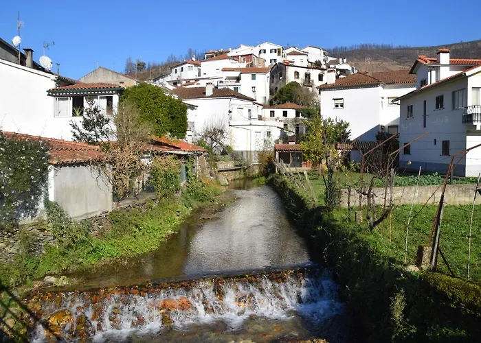 Quinta Do Rio Alva And Glamping Hébergement de vacances *